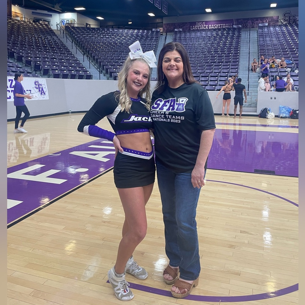 Julie is LIVE! ❤️🥳 All 3$ Starts or Low Start! Live Show Notification Flyer! - Picture 7 of 9